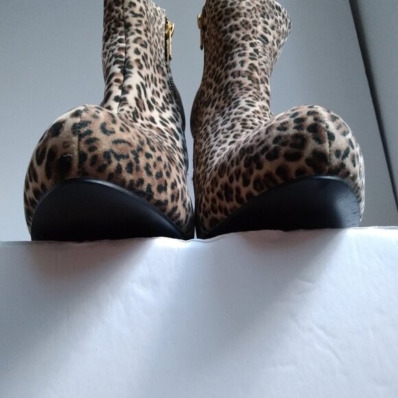 Leopard 5" Block Heel  Almond Toe Velvet/Faux Suede Ankle Boots  As New Sz 9.5 - Picture 10 of 11